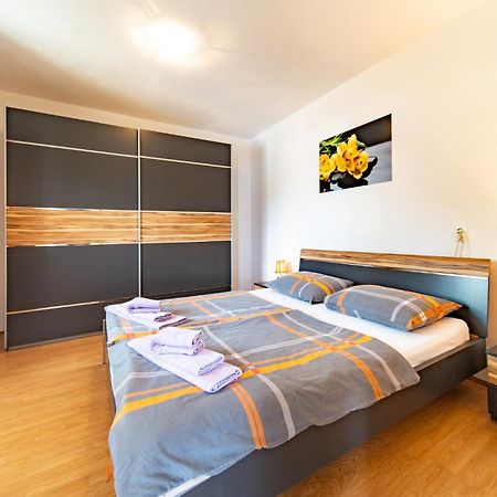Apartments Lores Rab Town Exterior foto