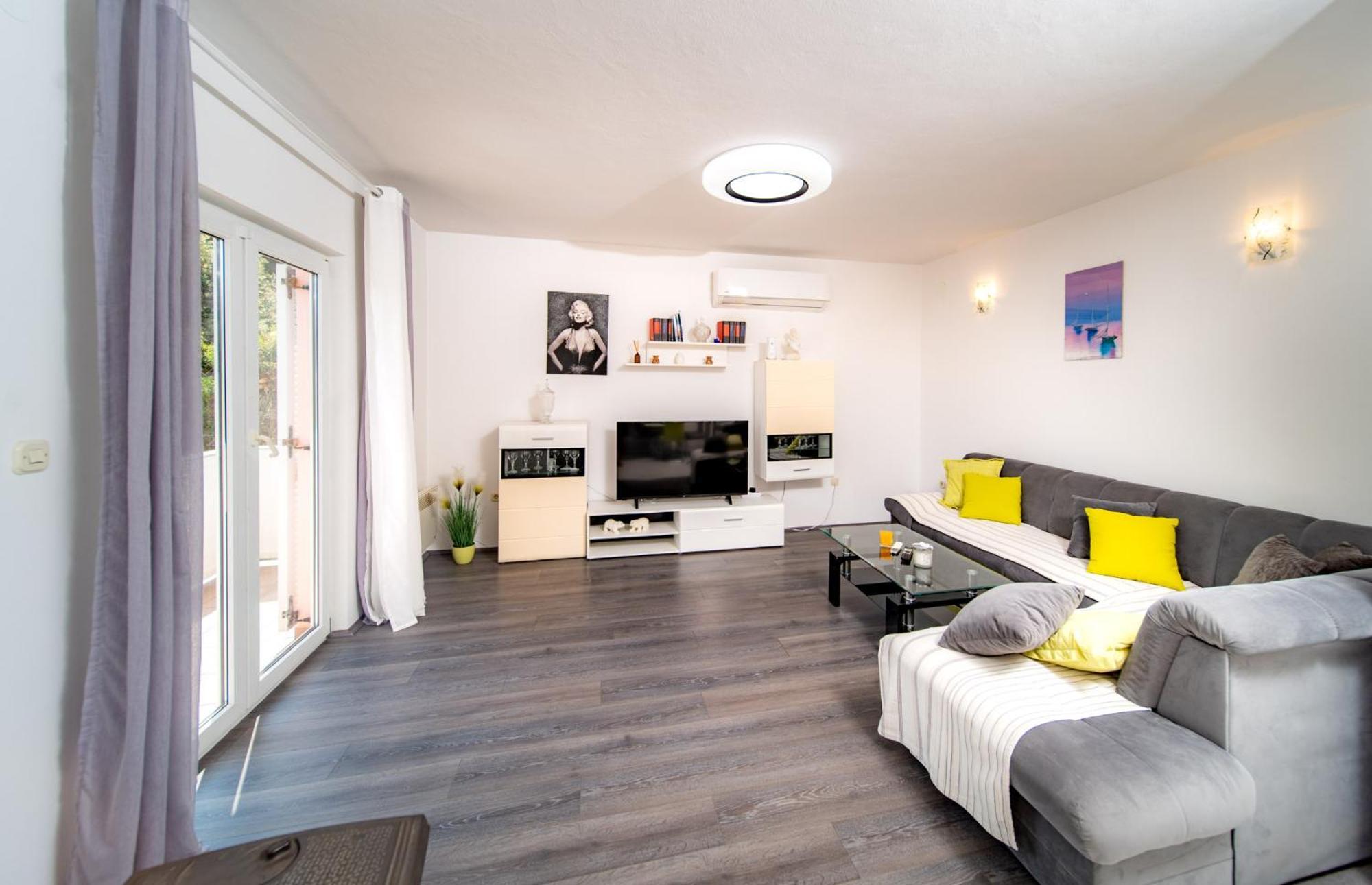 Apartments Lores Rab Town Exterior foto
