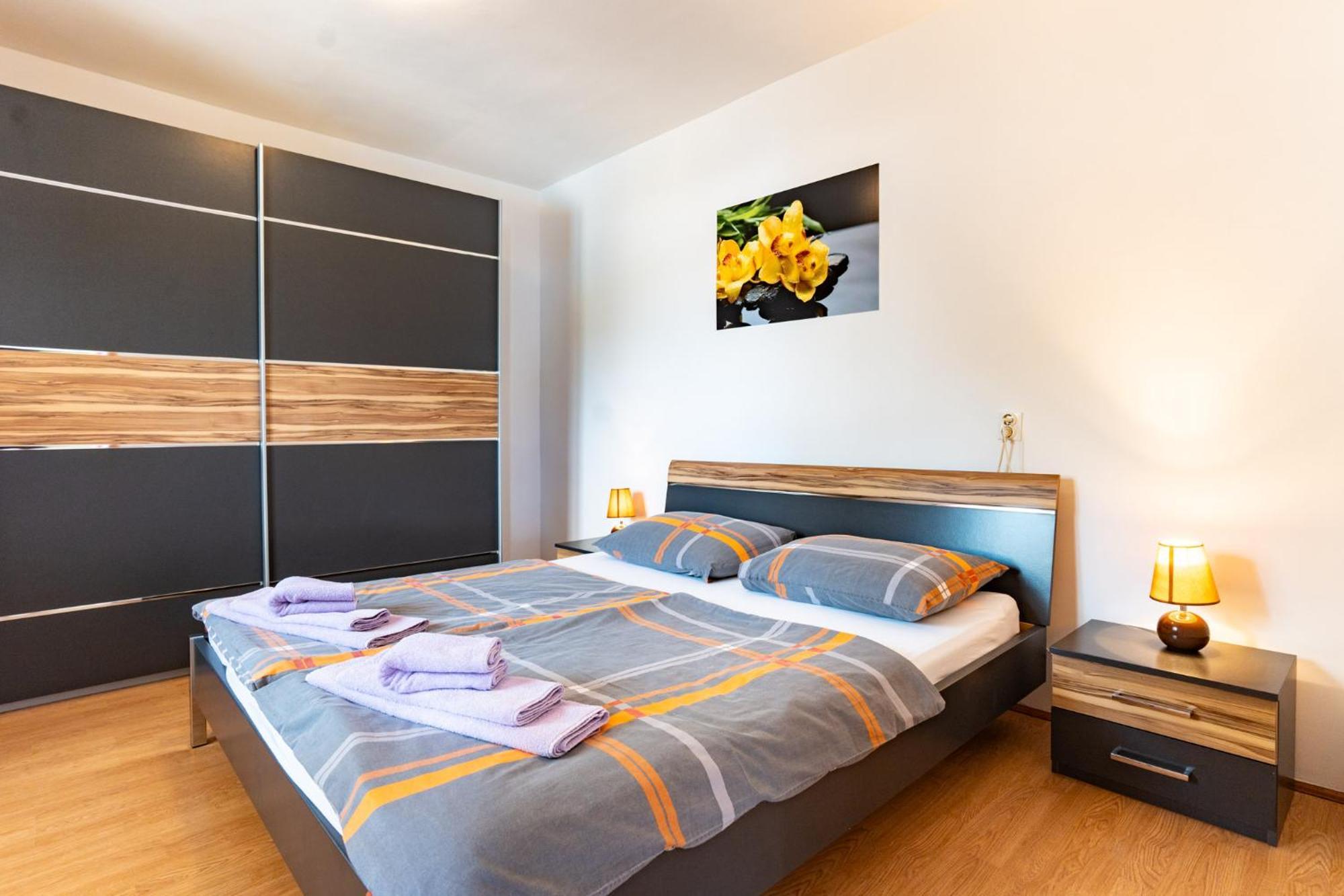 Apartments Lores Rab Town Exterior foto