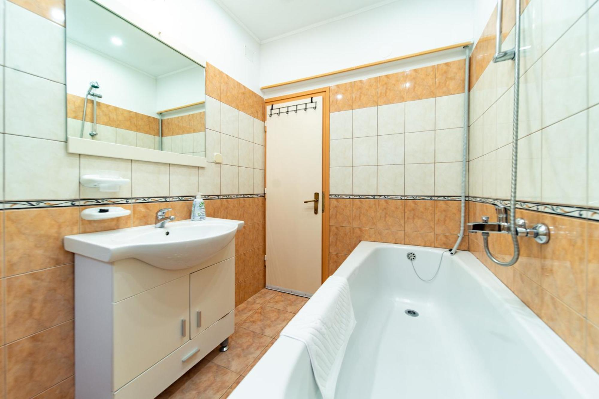 Apartments Lores Rab Town Exterior foto